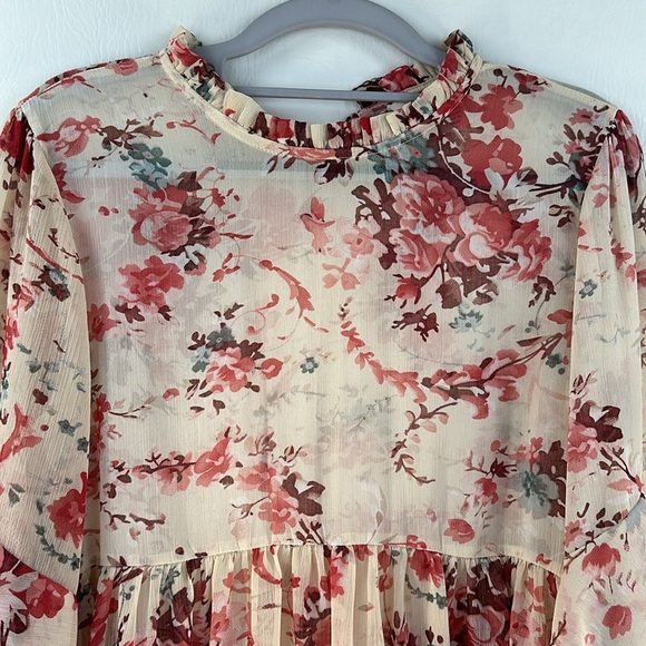 Sundance Feminine Floral Top - Picture 2 of 7